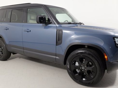 Used 2024 Land Rover Defender 110 S image 24