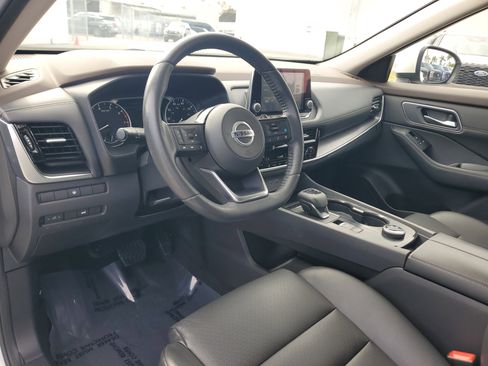 Used 2021 Nissan Rogue SV w/ Premium Package image 9