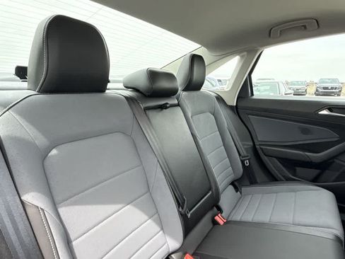 Used 2025 Volkswagen Jetta SE FWD image 26