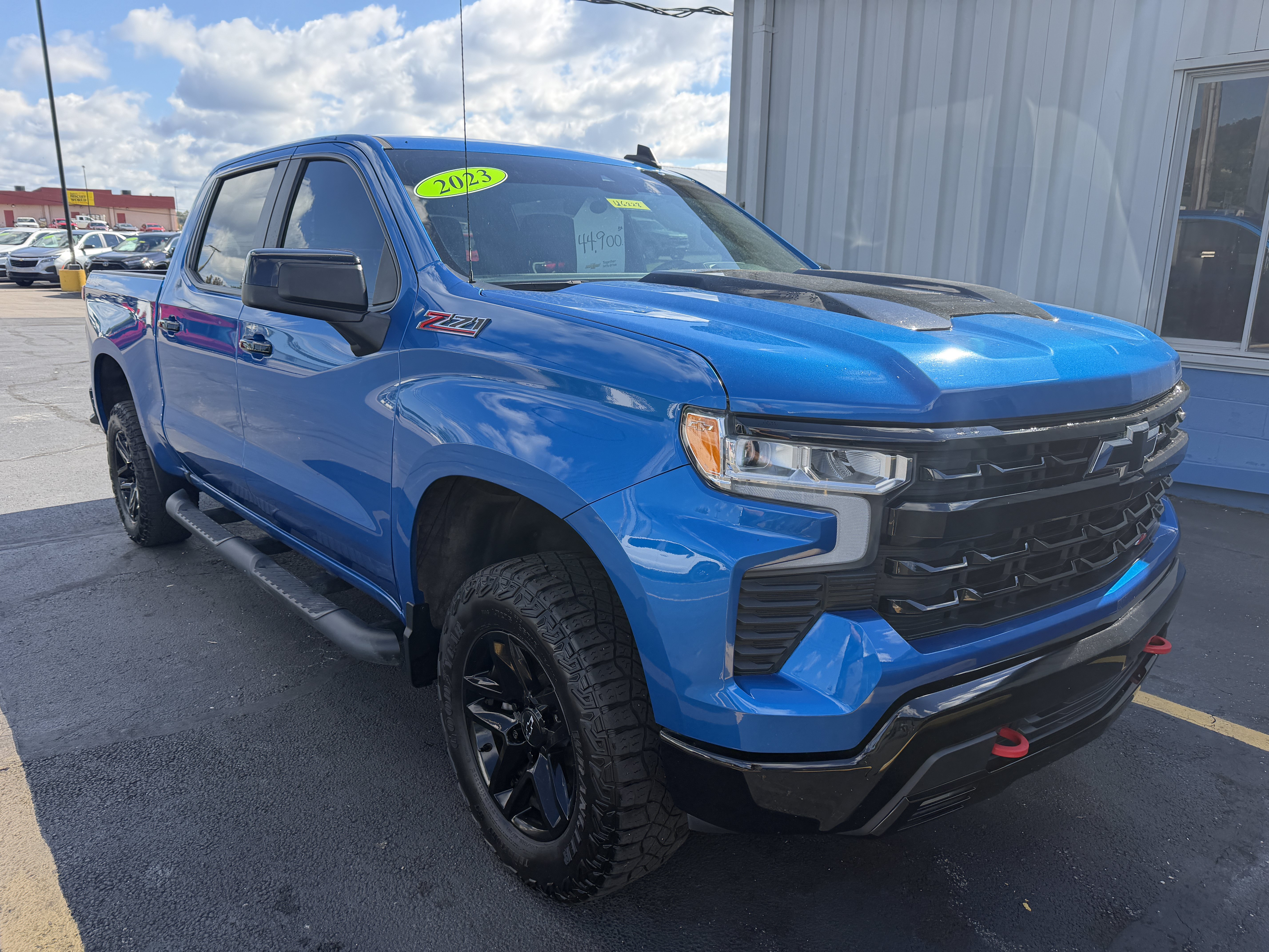 Used 2023 Chevrolet Silverado 1500 LT Trail Boss w/ Convenience Package II AWD/4WD image 2