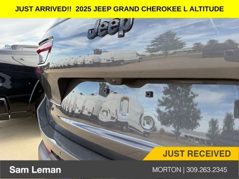 New 2025 Jeep Grand Cherokee L Altitude image 9