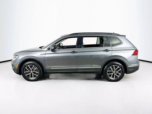Certified 2021 Volkswagen Tiguan SE w/ Panoramic Sunroof Package AWD/4WD image 8