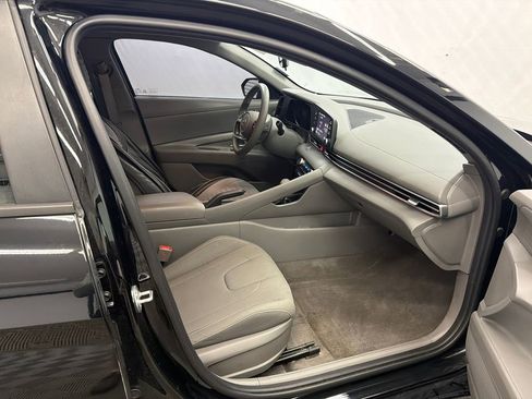 Used 2023 Hyundai Elantra SEL w/ Preferred Accessory Package FWD image 13