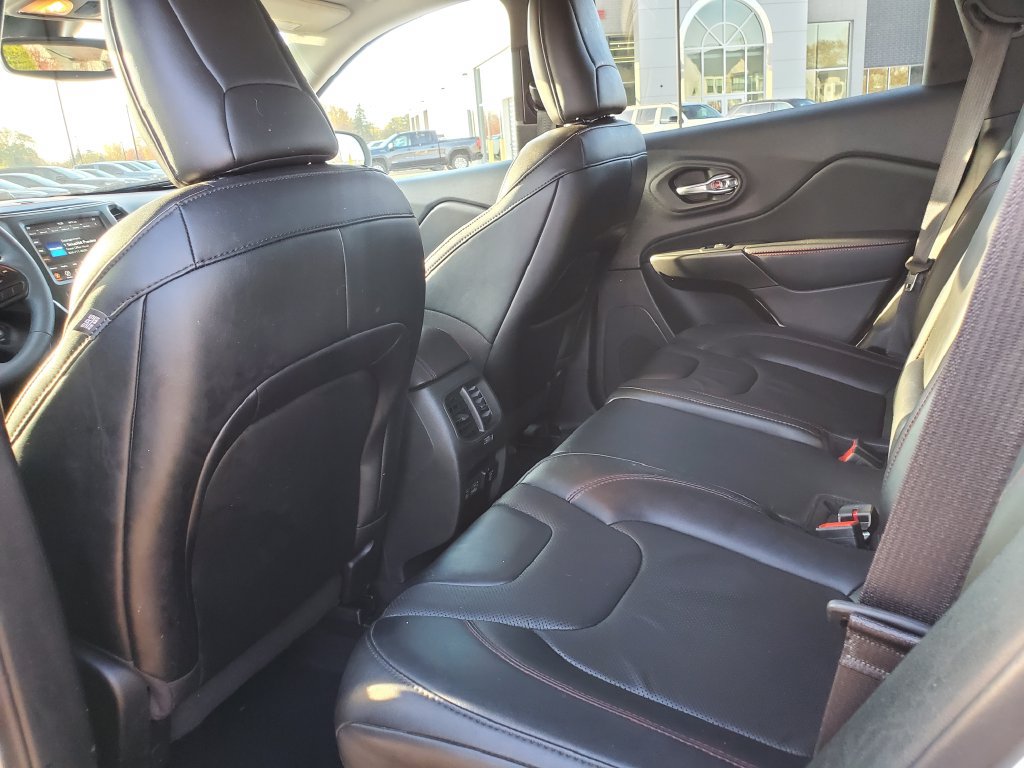 Used 2022 Jeep Cherokee Trailhawk w/ Premium Leather Package AWD/4WD image 11