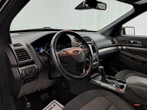 Used 2019 Ford Explorer XLT w/ Equipment Group 201A AWD/4WD image 6