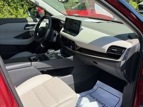 Used 2025 Nissan Rogue SL w/ Tech Package AWD/4WD image 22