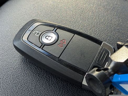 Certified 2020 Ford Edge SEL w/ Cold Weather Package image 31