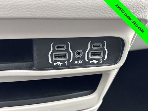 Used 2023 Chrysler Pacifica Touring-L FWD image 20