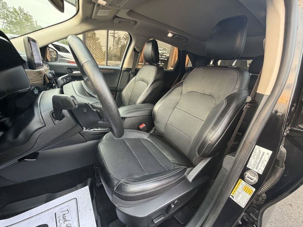 Used 2020 Ford Escape Titanium AWD/4WD image 14