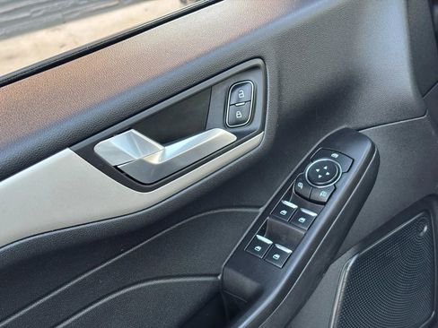 Used 2021 Ford Escape SE image 19