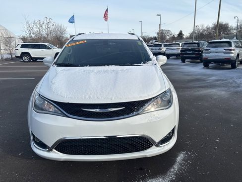 Used 2018 Chrysler Pacifica Touring-L Plus image 2