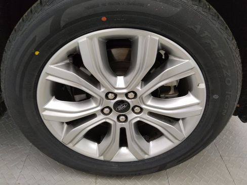 Used 2024 Ford Edge Titanium image 31