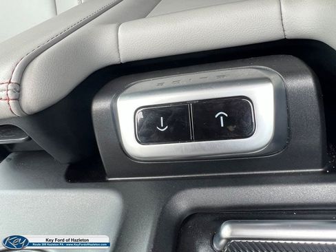 Used 2025 Ford Expedition Active AWD/4WD image 32