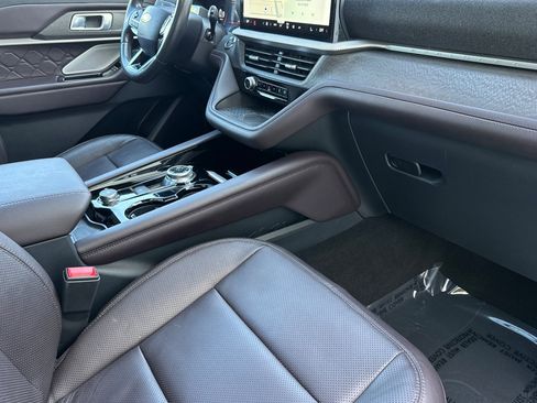 Used 2025 Ford Explorer Platinum w/ LUX Leather Package AWD/4WD image 35