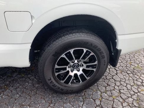 Used 2024 Nissan Titan SV w/ SV Convenience Package AWD/4WD image 36