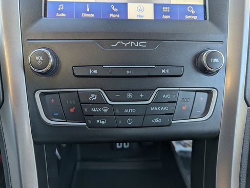 Used 2020 Ford Fusion SE image 21