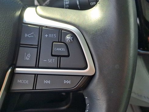 Used 2022 Toyota Highlander XLE image 28