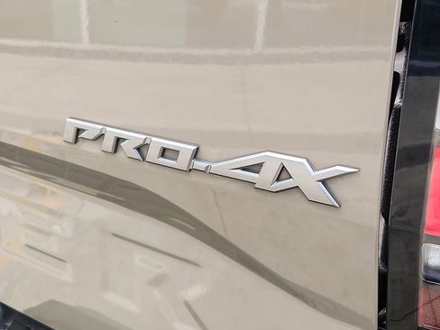 Used 2023 Nissan Frontier PRO-4X w/ Pro Convenience Package image 10