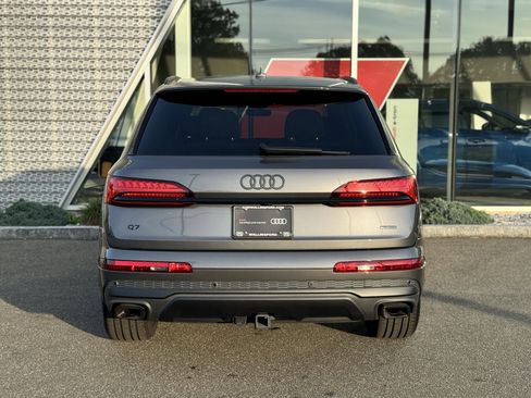 Certified 2025 Audi Q7 2.0T Premium w/ Convenience Plus Package image 9