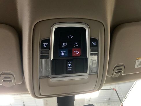 Used 2020 RAM 1500 Laramie AWD/4WD image 29