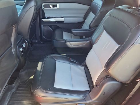 Used 2022 Ford Explorer XLT w/ Equipment Group 202A image 9
