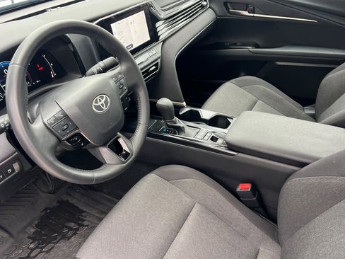 Used 2025 Toyota Camry LE w/ Convenience Package image 7