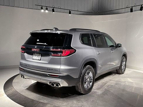Used 2025 GMC Acadia Elevation image 11