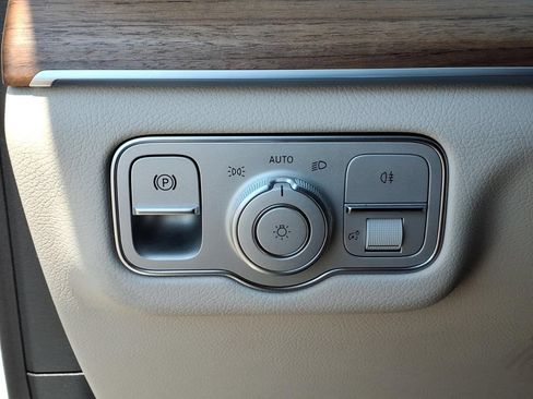 Used 2024 Mercedes-Benz GLS 450 4MATIC image 24