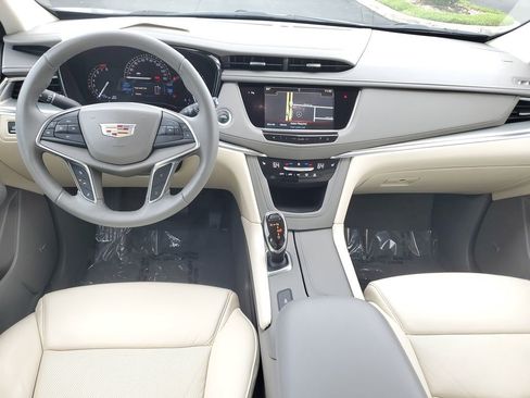Used 2018 Cadillac XT5 Luxury w/ Driver Awareness Package image 17