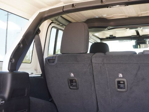 Used 2022 Jeep Wrangler Unlimited Rubicon w/ LED Lighting Group image 29