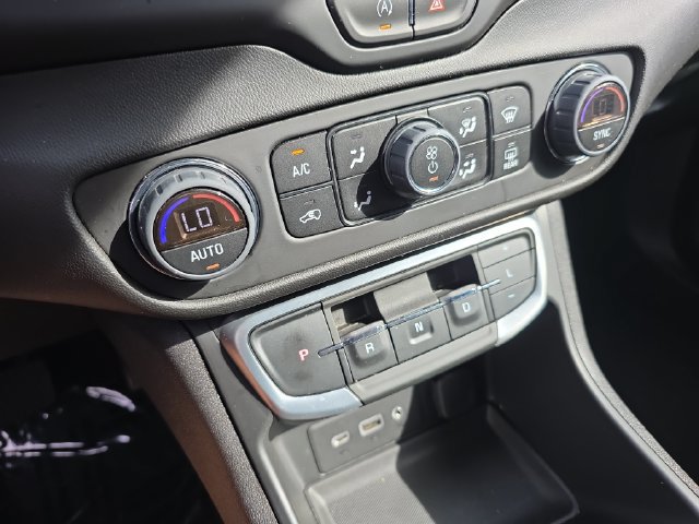 Certified 2024 GMC Terrain SLE w/ Driver Convenience Package FWD image 26