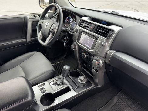 Used 2016 Toyota 4Runner SR5 Premium image 18