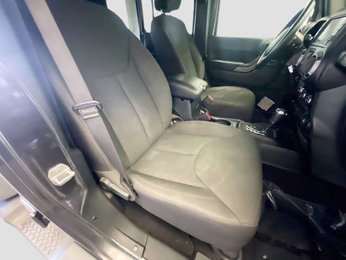 Used 2018 Jeep Wrangler Unlimited Sport S image 15