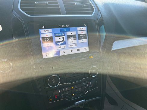 Used 2017 Ford Explorer XLT w/ XLT Technology Feature Bundle image 10