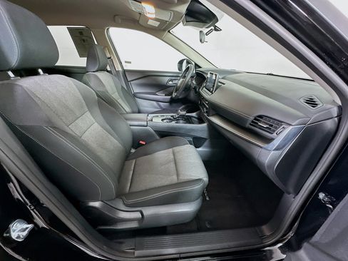 Used 2025 Nissan Rogue SV FWD image 30