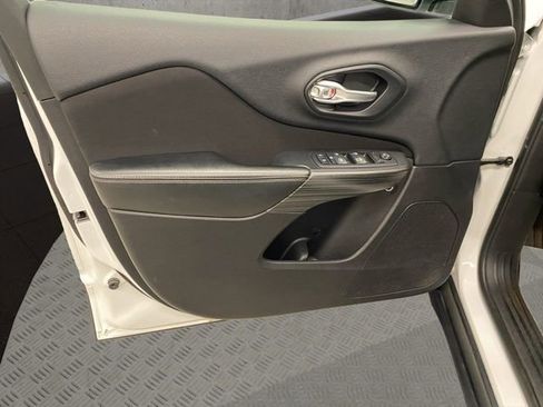 Used 2015 Jeep Cherokee Latitude w/ Cold Weather Group image 23