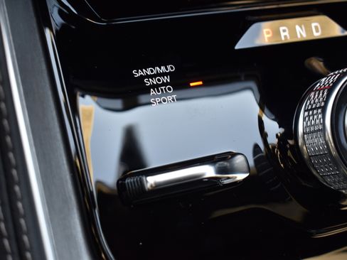 Used 2025 Jeep Wagoneer L Series II w/ Premium Group I image 41