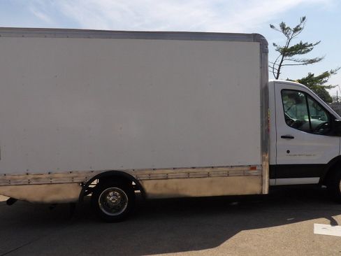 Used 2019 Ford Transit 350 156 DRW RWD image 2