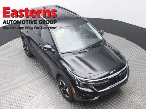 Used 2025 Kia Seltos S FWD image 3