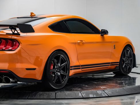 Used 2020 Ford Mustang Shelby GT500 w/ Carbon Fiber Track Pack RWD image 24