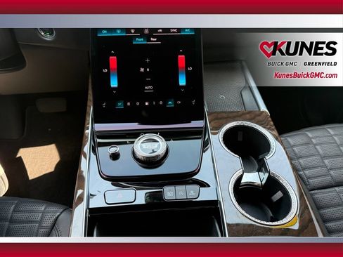 Used 2025 Cadillac Escalade Sport Platinum w/ LPO, Floor Liner Package AWD/4WD image 29