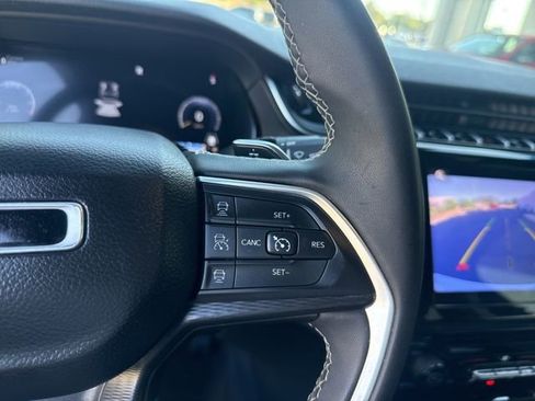 Used 2023 Jeep Grand Cherokee Laredo image 33