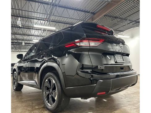 Used 2024 Nissan Rogue SV FWD image 17