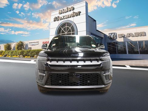 New 2026 Jeep Grand Wagoneer 4WD w/ Premium Group I image 18