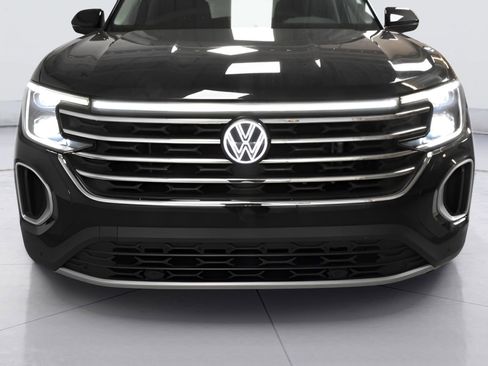 Used 2024 Volkswagen Atlas SE image 40