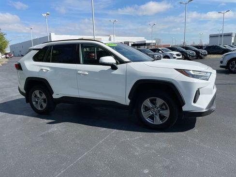 Used 2022 Toyota RAV4 XLE w/ Convenience Package image 6