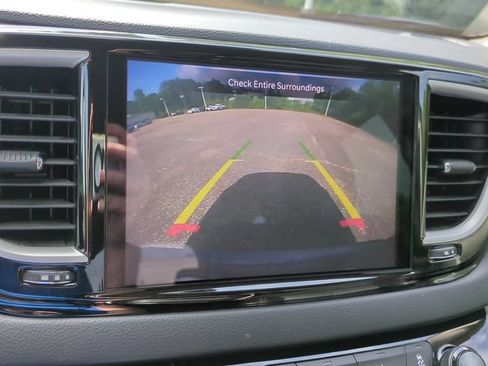 Used 2022 Chrysler Pacifica Touring-L FWD image 24