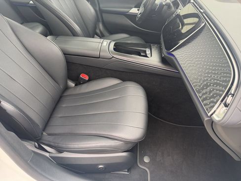 Used 2025 Mercedes-Benz E 350 Sedan w/ Winter Package image 10