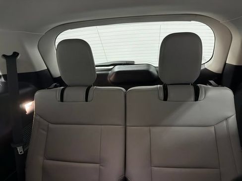 Used 2025 Ford Explorer Active w/ Active Comfort Package AWD/4WD image 15