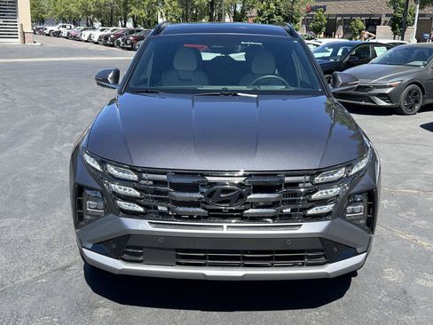 Certified 2025 Hyundai Tucson Limited AWD/4WD image 3